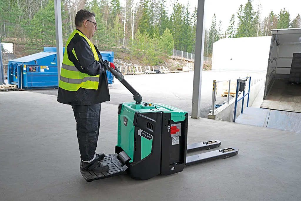 10.PREMIAESSBPN3-MINAPP-Plataforma-elevadora.jpg Transpaleta Eléctrica Mitsubishi Conductor Acompañante PREMiA ES - vista 6