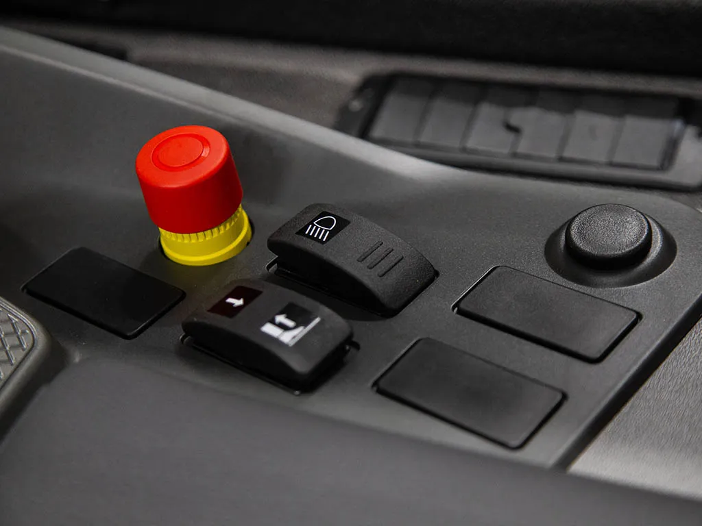 Foto de botones de Carretilla Retráctil Mitsubishi SENSIA EM Foto de botones de Carretilla Retráctil Mitsubishi SENSIA EM
